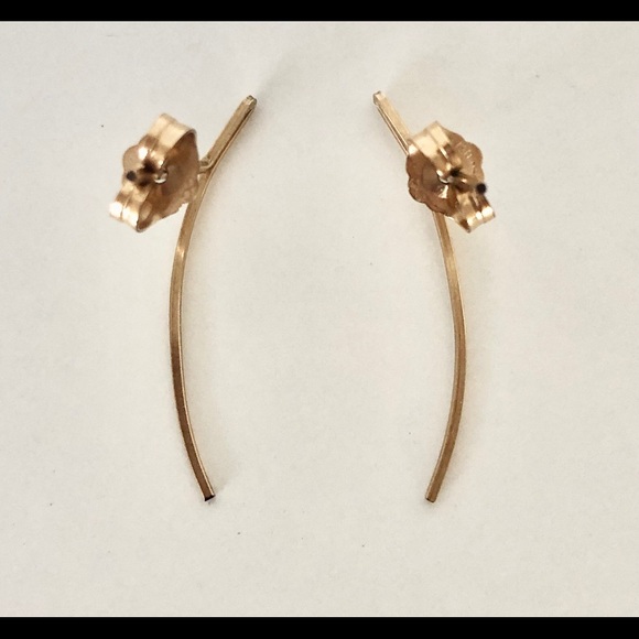 Curved Thin Bar Gold-toned Stud Earrings - Picture 2 of 3